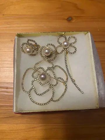 꽃 모티브 브로치 귀찌 세트