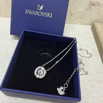 SWAROVSKI 댄싱 스톤 목걸이 실버 컬러 박스 포함