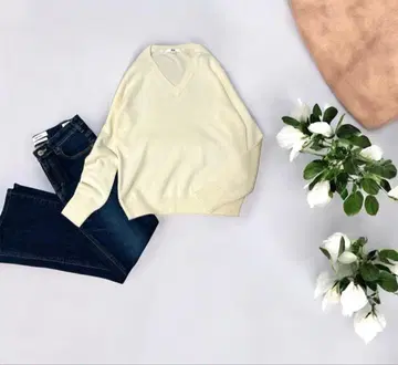 새상품급 유니클로 UNIQLO 캐시미어 100% 니트 스웨터 V넥 M
