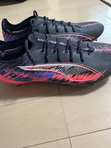 푸마 울트라 5 F1 fg 블랙 x 퍼플 x 핑크