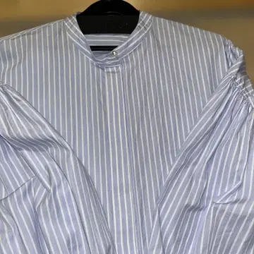 23구 펄 장식 개더 슬리브 셔츠