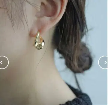 SHASHI 웨이브 귀걸이