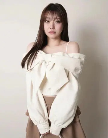 리본 오프숄더 롱 슬리브 상의 아이보리 립 서비스