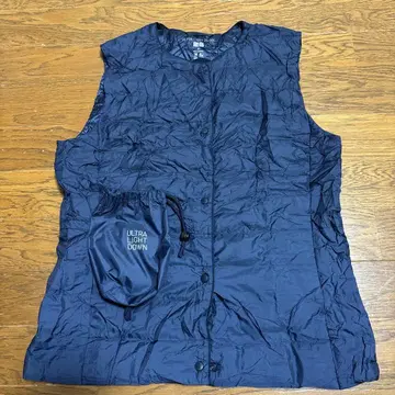 UNIQLO 울트라 라이트 다운 컴팩트 베스트 네이비 경량 자켓 이너