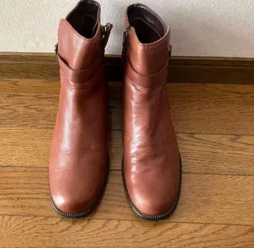 브라운 가죽 지퍼 부츠