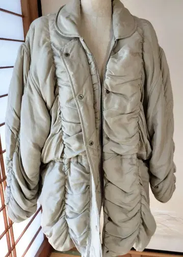 실크 100% 베이지 코트