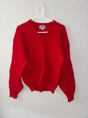 빨간색 V넥 케이블 니트 스웨터