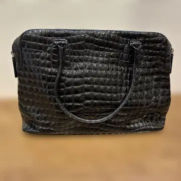 코코피오레, 에나멜 마감 크로커다일풍 블랙 핸드백