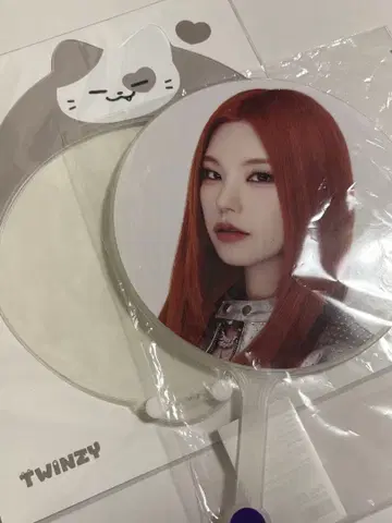 ITZY born to be 서울 콘 미니 부채 KKengEE