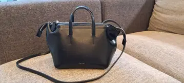 YAHKI 블랙 가죽 숄더백 지퍼 작동 불량으로 초특가