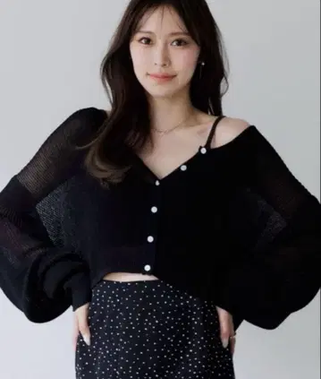 최종 가격 인하 SENEE 크롭 시어 가디건 블랙 세니