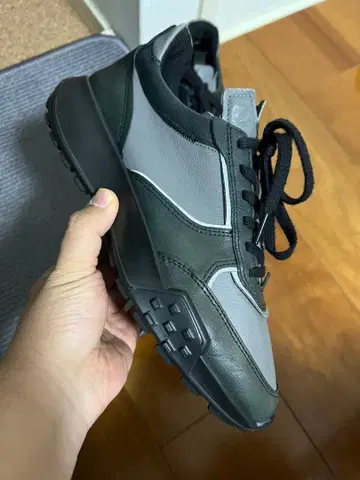 ECCO 그레이/블랙 하이컷 스니커즈