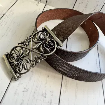 RIELABO 가죽 엠보 버클에 비쥬