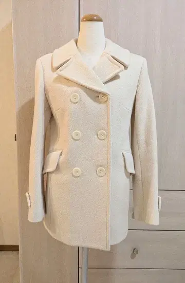 크림색 더블 브레스트 테일러드 자켓