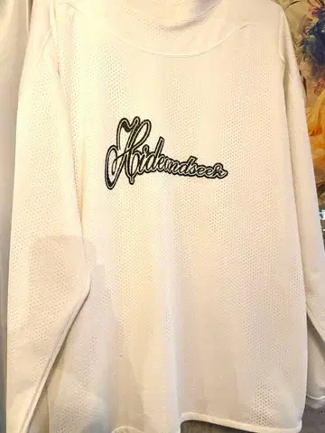 Hide and Seek 메쉬 셔츠 Kj 착용 색상 다름 롱 T