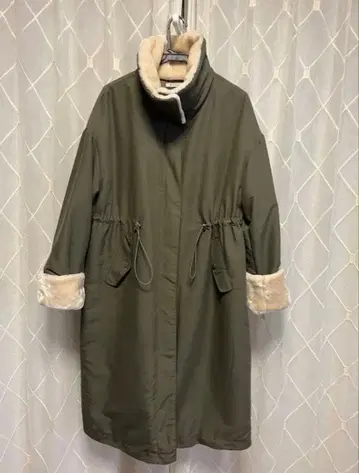 퍼 달린 모즈 코트