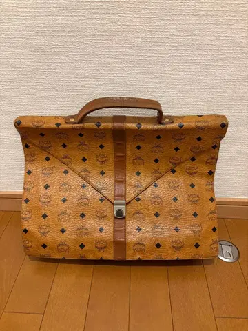 MCM 로고 프린트 비즈니스 백