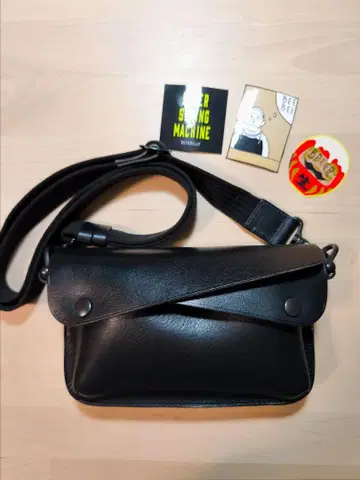 비어베리 더블 플랩 클러치백