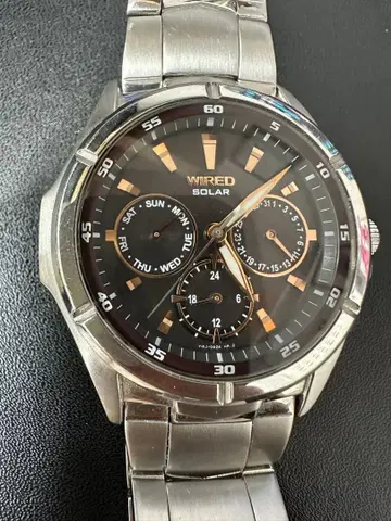 Wired 솔라 손목시계 블랙