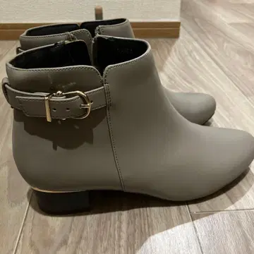 그레이 버클 앵클부츠