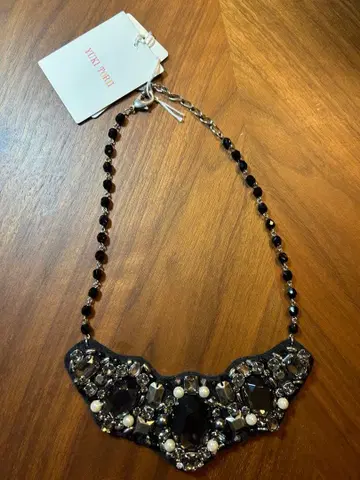 Yuki Torii 블랙 계열 유리 목걸이