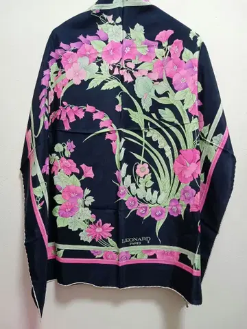 컨디션 최상 레오나르 실크 스카프