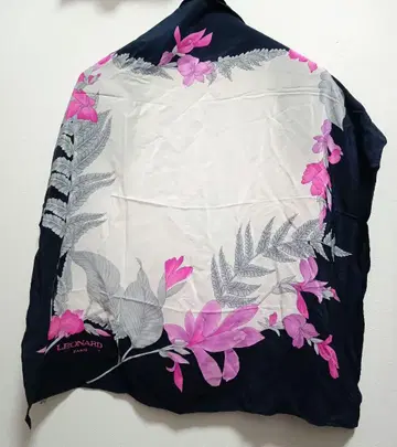 컨디션 최상 레오나르 실크 스카프