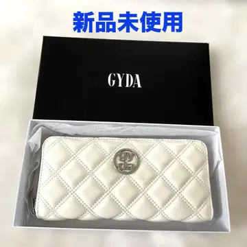 미사용 새상품 [ GYDA ] 화이트 퀼팅 장지갑 박스 포함 택 포함