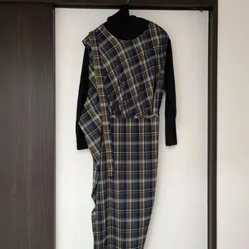 네넷 체크 무늬 슬리브리스 드레스