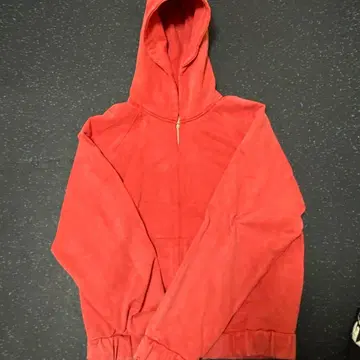 ZARA 후드 부착 빨간색 집업 후드티