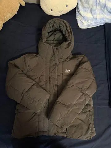 New Balance 후드 부착 다운 자켓 다크 그레이