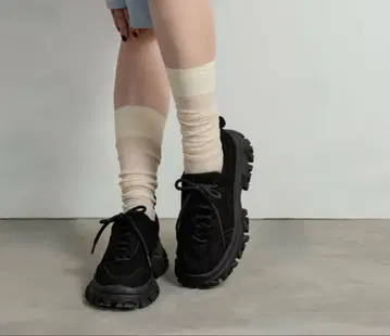 비대칭 디자인 대드 스니커즈