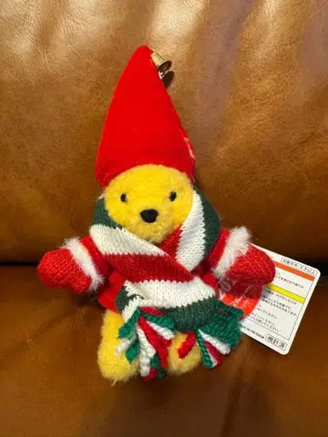 곰돌이 푸 인형 배지 디즈니 크리스마스 2021