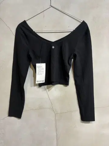 lululemon 블랙 V넥 긴팔 크롭탑