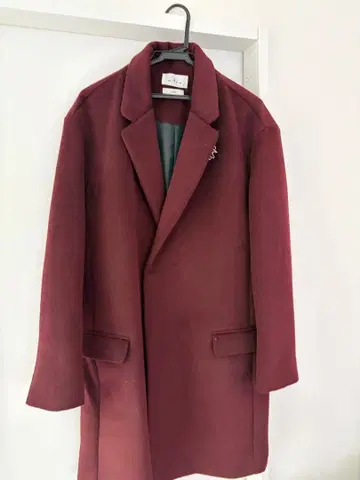 체스터 코트 와인 레드 색상