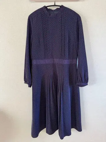 다크 퍼플 빨간색 도트 긴팔 원피스