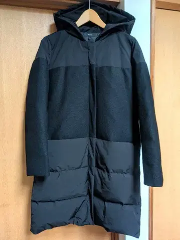 새상품급 Theory 이소재 절개 다운 코트 울 블랙 블랙