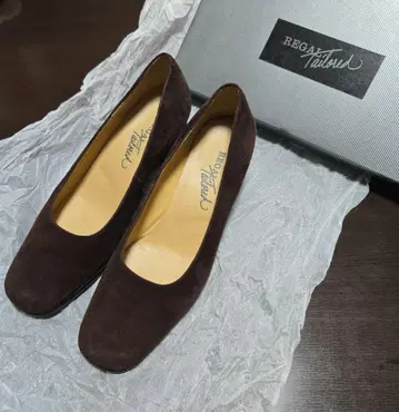 REGAL 스웨이드 브라운 펌프스 힐 높이 5cm