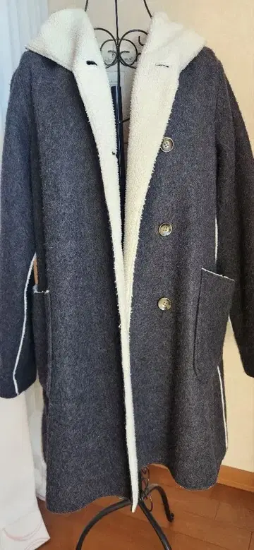 후드 부착 그레이 울풍 롱 코트