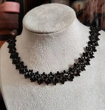 비즈 자수 블랙 목걸이