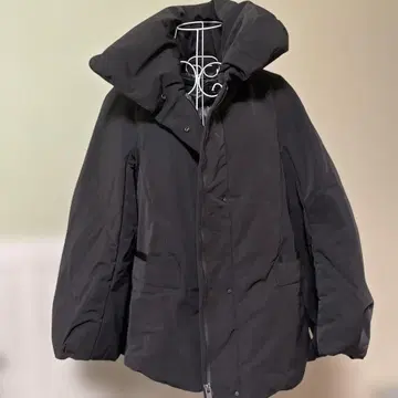 유니클로 +J 하이브리드 다운 자켓 블랙 M 사이즈