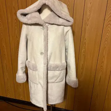 후드 부착 라이트 그레이 코트