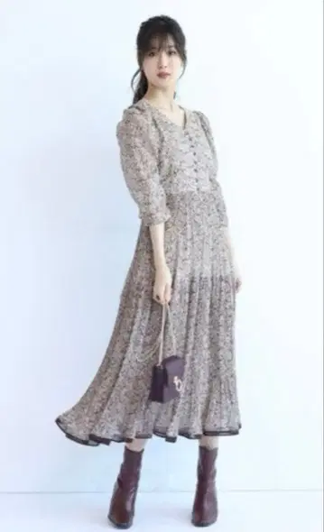 리랜드트루 플리츠 티어드 롱 원피스