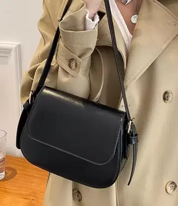 블랙 합성 피혁 숄더백