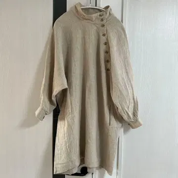 BEARDSLEY 베이지 버튼 달린 튜닉