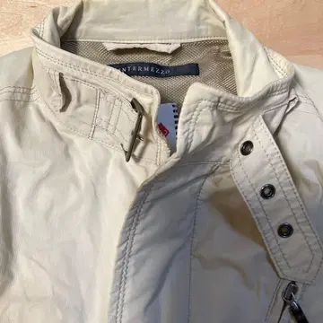 INTERMEZZO 크림색 버튼 달린 자켓