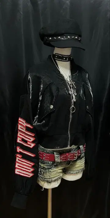 블랙 자켓 오버 사이즈 소매 [ don't copy ] 프린트