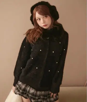 titty&Co. 비쥬가 달린 퍼 자켓 블랙