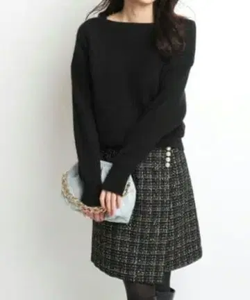 JUSGLITTY 저스길리티 블랙 트위드 타이트 스커트