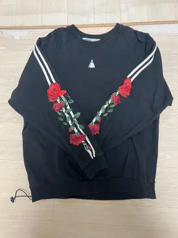 LEGENDA 레전드 맨투맨 라인 장미 자수